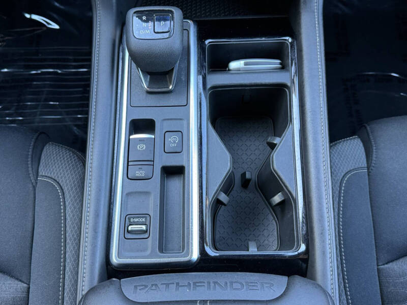 2022 Nissan Pathfinder SV