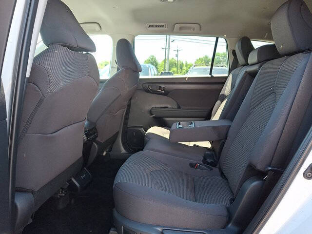 2025 Toyota Highlander LE