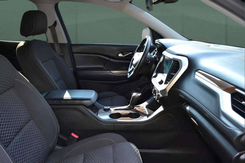 2017 GMC Acadia SLE-2