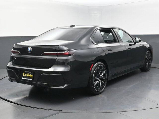 2023 BMW 7 Series 740i