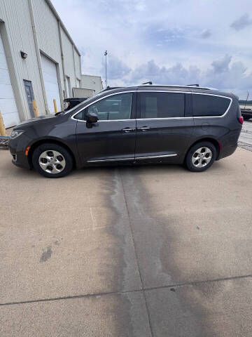 2017 Chrysler Pacifica Touring-L Plus