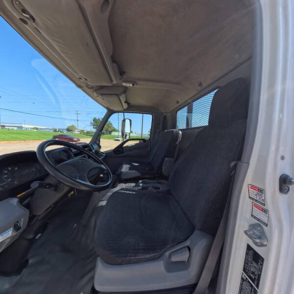 2017 Hino 195