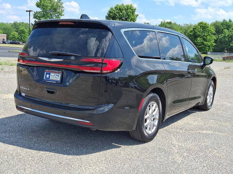 2025 Chrysler Pacifica Select