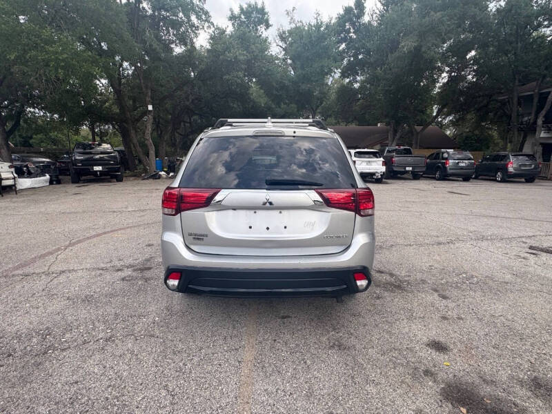 2018 Mitsubishi Outlander LE