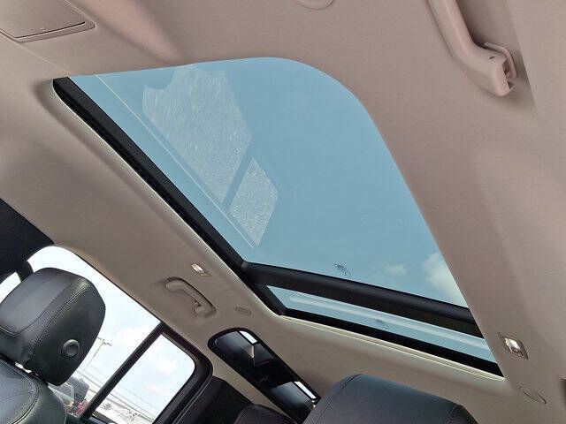 2022 Land Rover Defender 110 SE