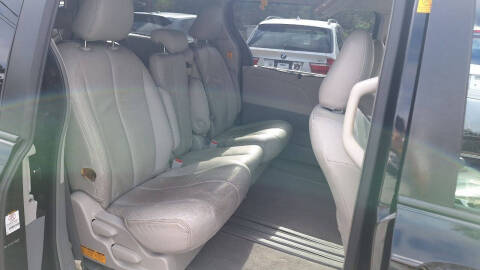 2011 Toyota Sienna LE 7-Passenger Auto Access Seat