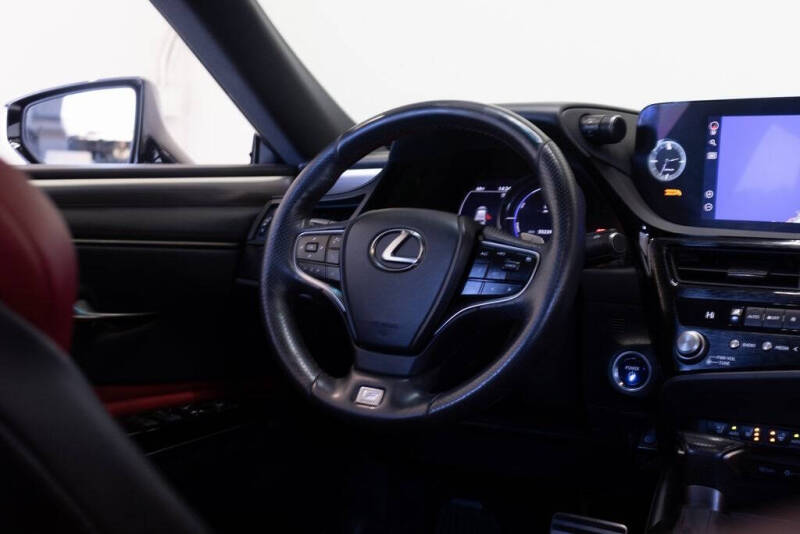 2022 Lexus ES 300h F SPORT