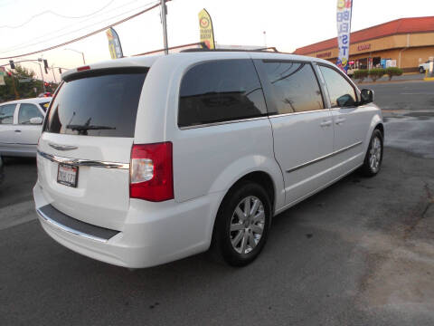 2015 Chrysler Town and Country Touring