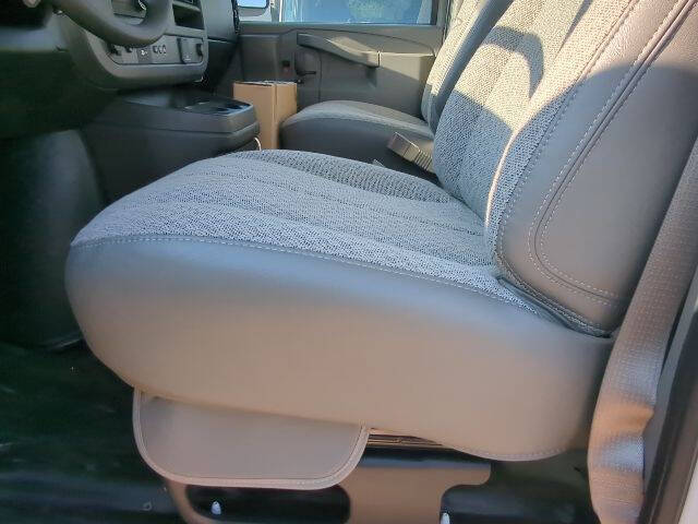 2025 Chevrolet Express 2500
