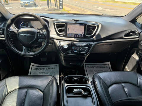 2020 Chrysler Pacifica Hybrid Touring L