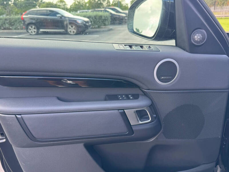 2024 Land Rover Discovery P300 S