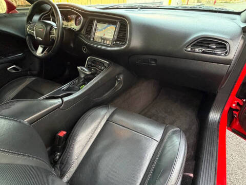 2016 Dodge Challenger SXT Plus