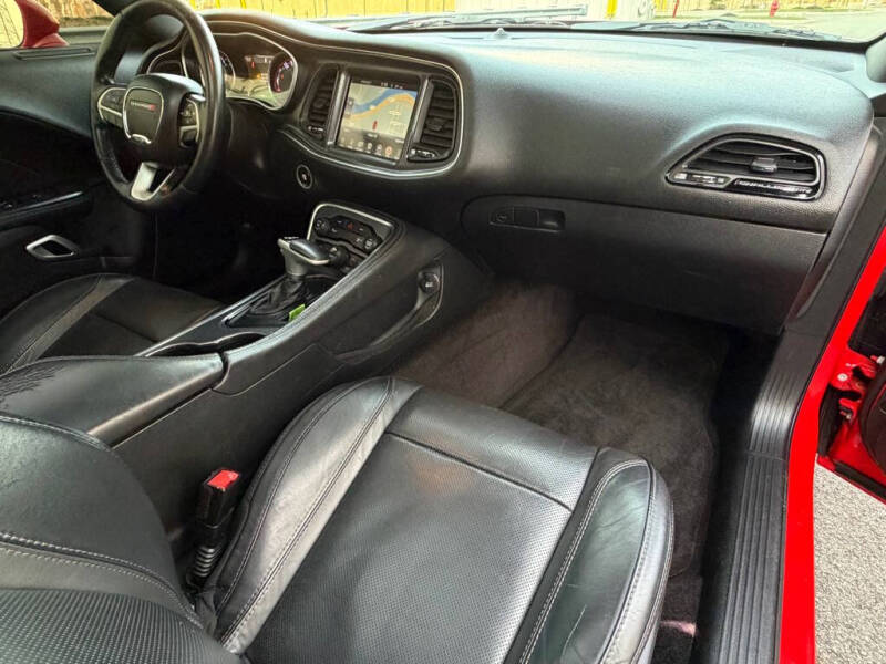 2016 Dodge Challenger SXT Plus