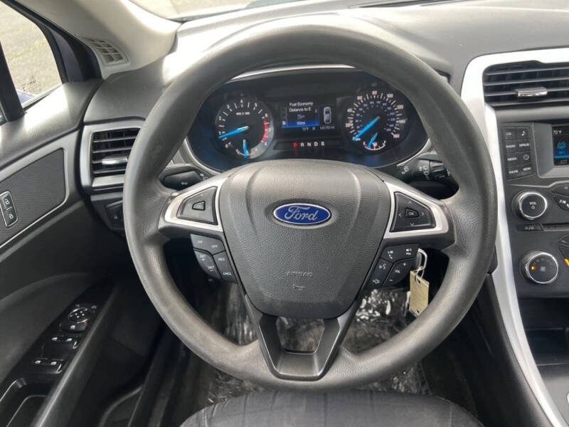 2016 Ford Fusion SE