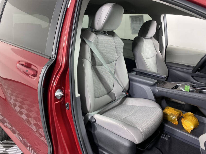 2023 Toyota Sienna LE 8-Passenger