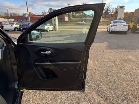 2016 Jeep Cherokee Sport