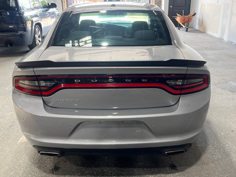 2016 Dodge Charger SE