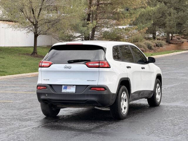 2016 Jeep Cherokee Sport