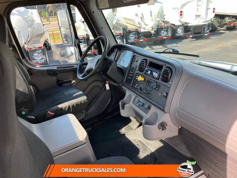 2015 Freightliner M2 106