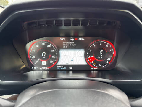 2016 Volvo XC90 T6 Momentum