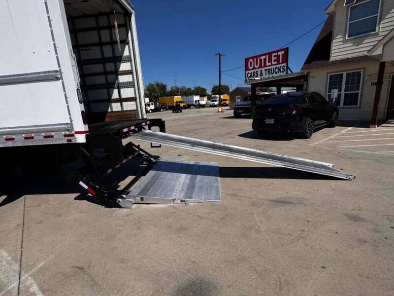 2017 Freightliner M2 106