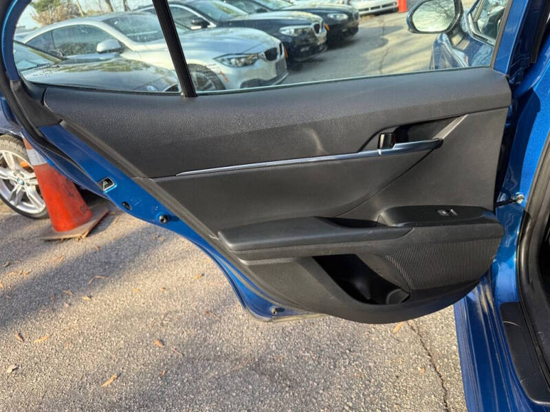 2020 Toyota Camry SE