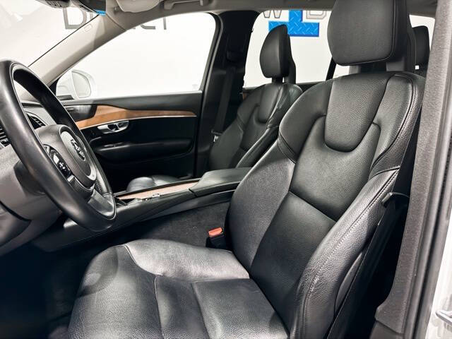 2021 Volvo XC90 T6 Momentum 7-Passenger