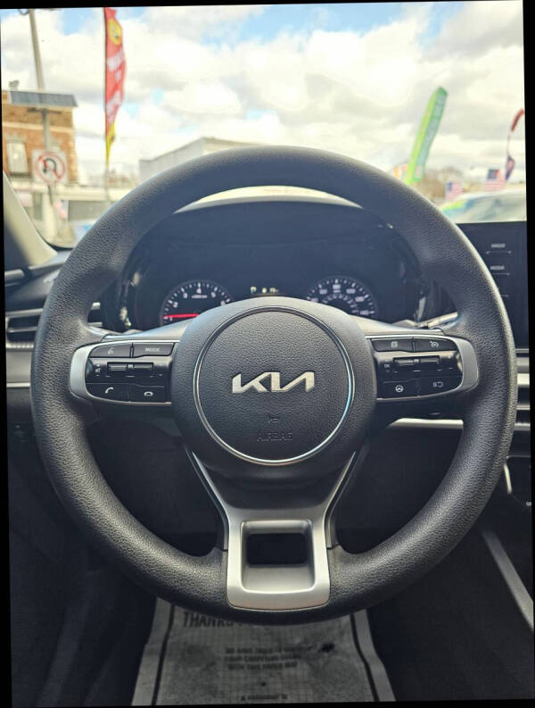 2022 Kia K5 LXS