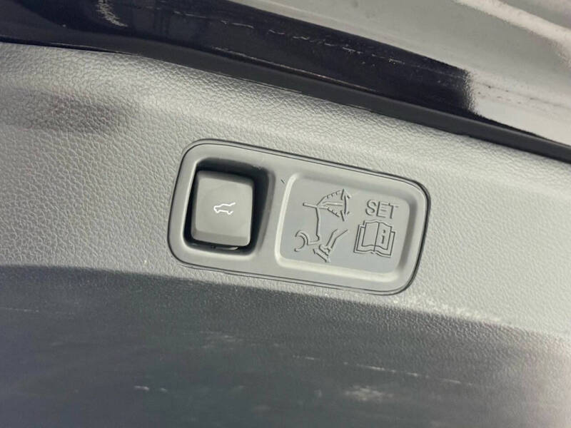 2023 Lincoln Navigator L Standard