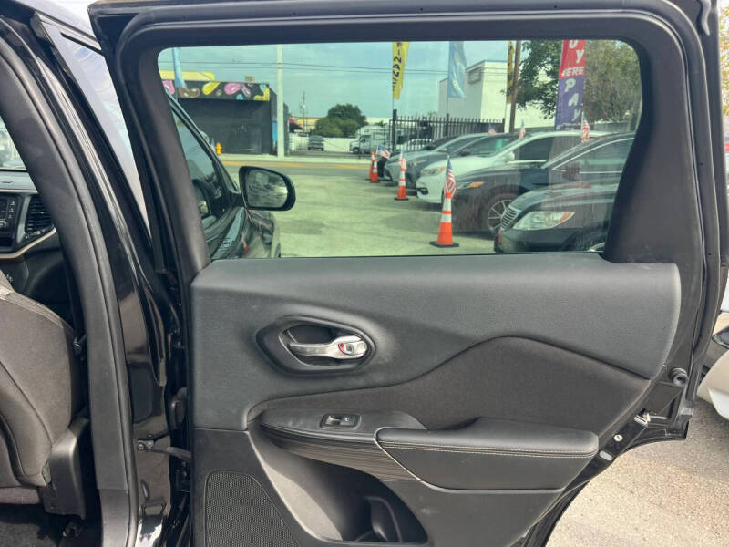 2014 Jeep Cherokee Sport