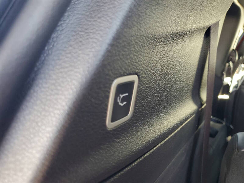 2025 Chrysler Voyager LX