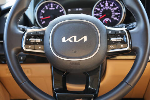 2024 Kia Carnival EX