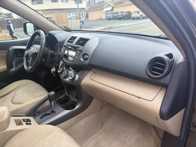 2011 Toyota RAV4 Base photo 20