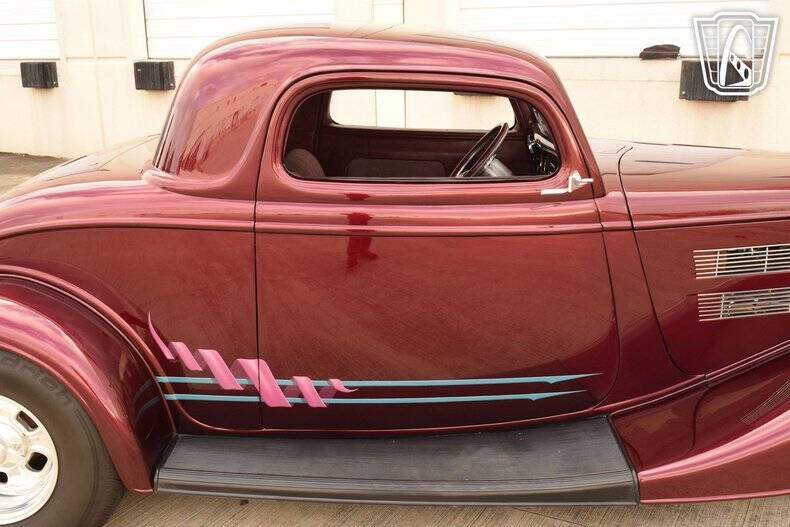 1933 Ford Model 18
