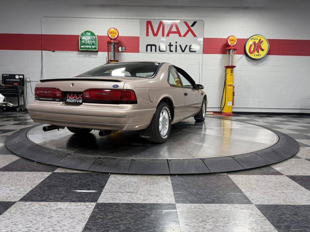 1993 Ford Thunderbird 9