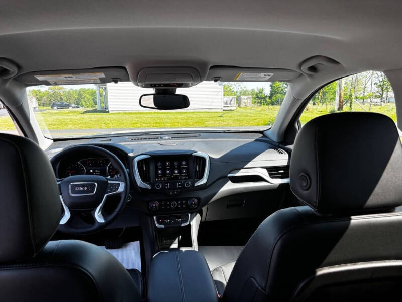 2023 GMC Terrain SLT