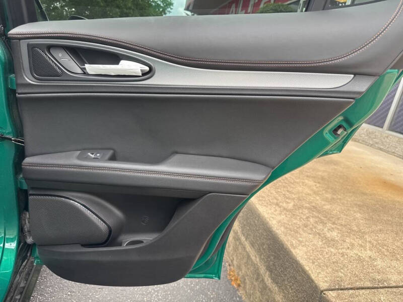 2025 Alfa Romeo Stelvio Intensa