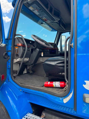 2012 Volvo VNL Tandem