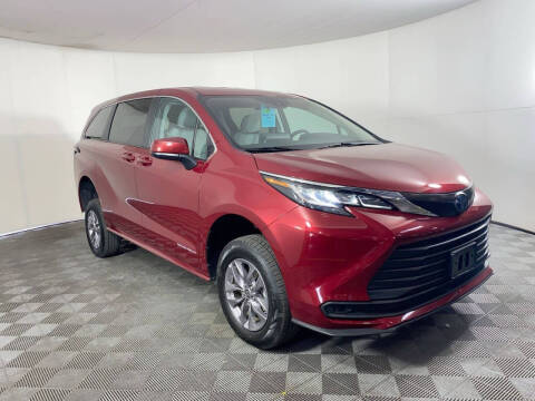 2023 Toyota Sienna LE 8-Passenger