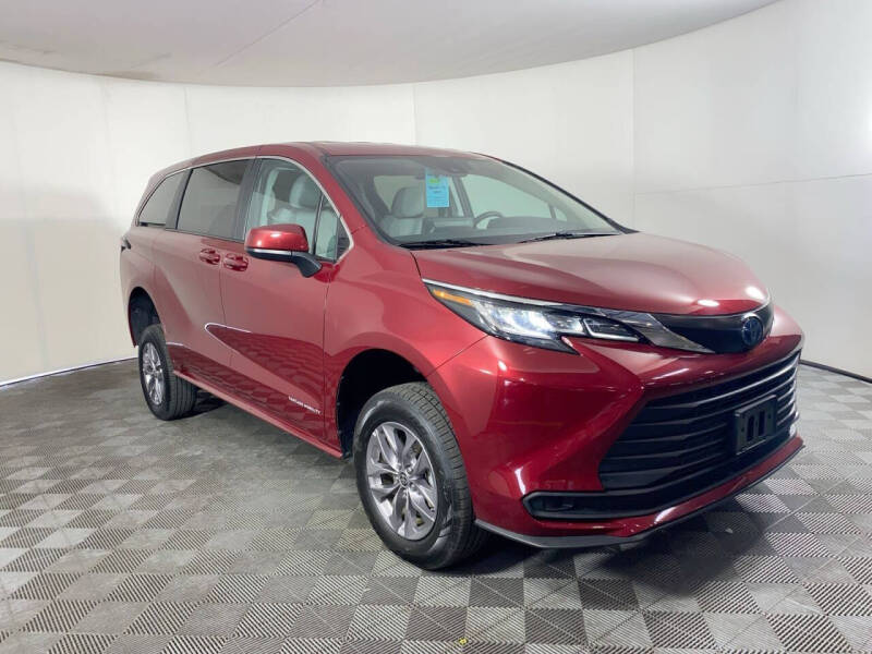 2023 Toyota Sienna LE 8-Passenger