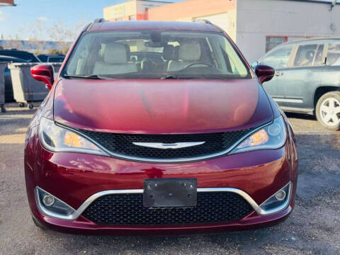 2017 Chrysler Pacifica Touring-L Plus