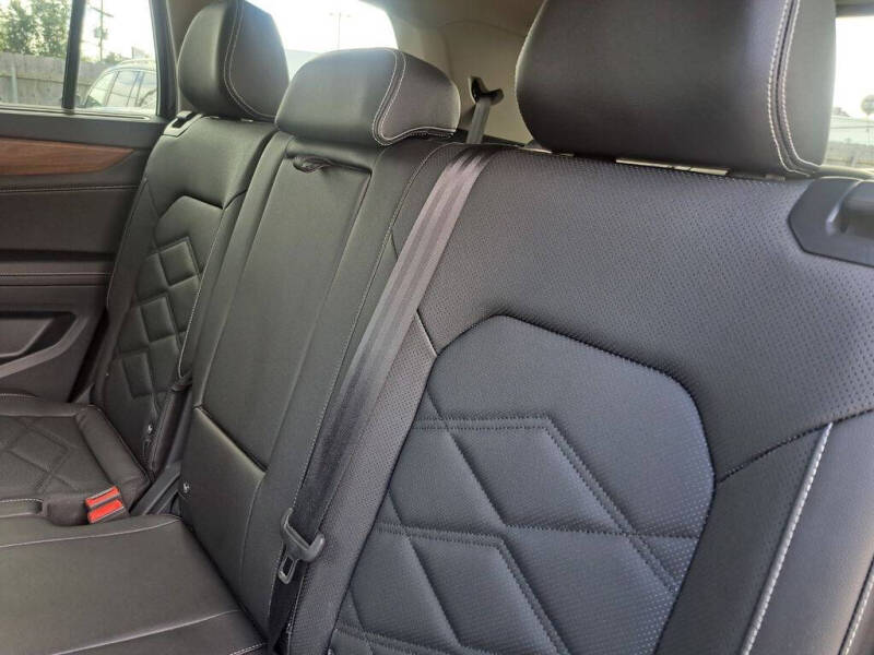 2025 Volkswagen Atlas SE