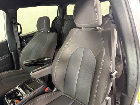 2023 Chrysler Pacifica Touring