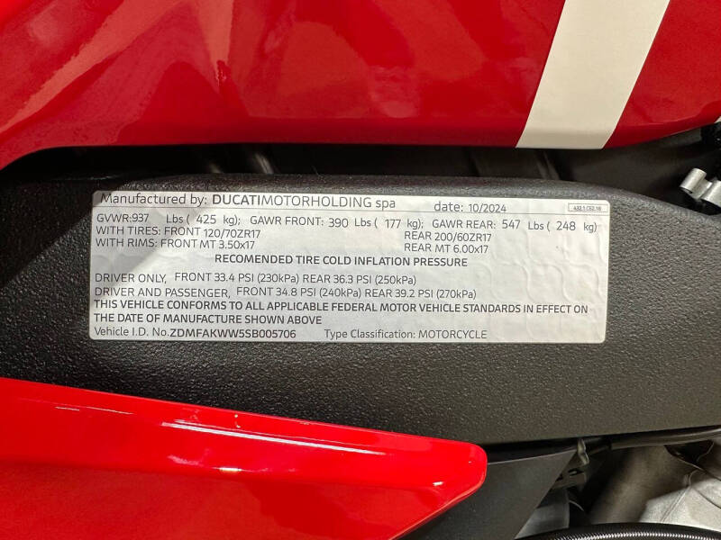 2025 Ducati Streetfighter V4 Supreme