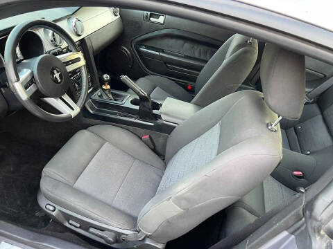 2006 Ford Mustang V6 Deluxe