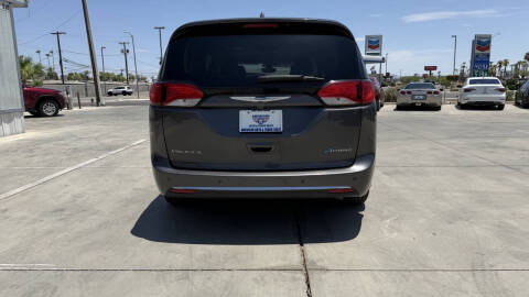 2017 Chrysler Pacifica Hybrid Premium
