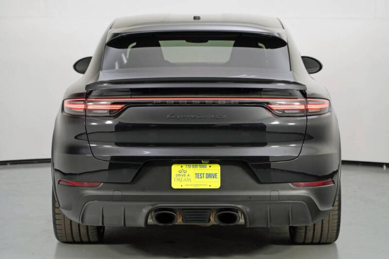 2022 Porsche Cayenne Turbo S E-Hybrid Coupe