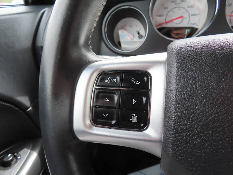 2013 Dodge Challenger SXT Plus