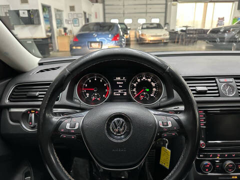 2017 Volkswagen Passat 1.8T R-Line