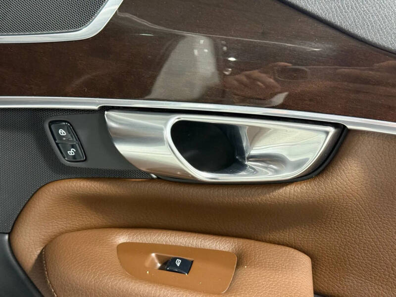 2019 Volvo XC90 T6 Momentum